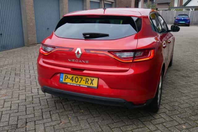Renault Mégane (2019) thumbnail 4