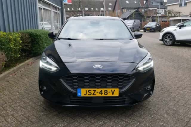 Ford Focus (2022) thumbnail 2