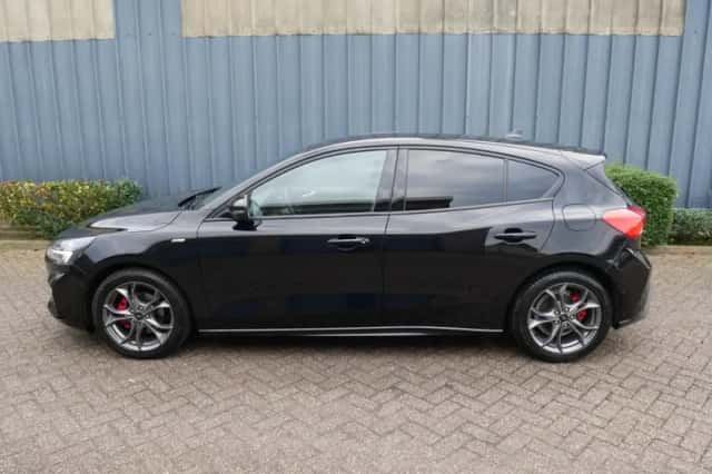 Ford Focus (2022) thumbnail 3