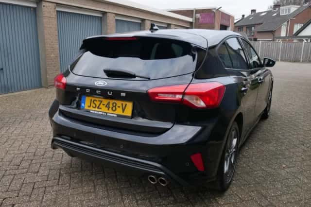 Ford Focus (2022) thumbnail 4