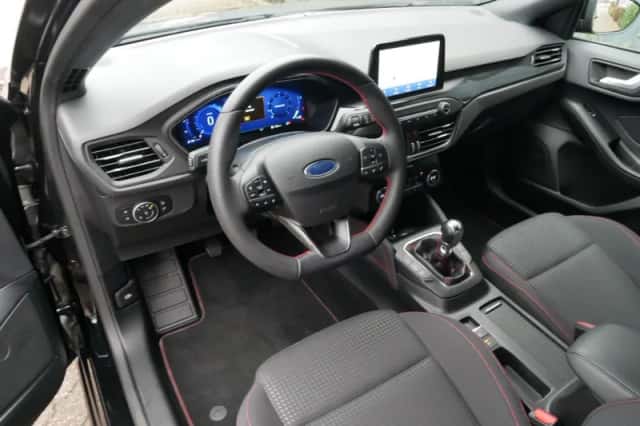 Ford Focus (2022) thumbnail 5