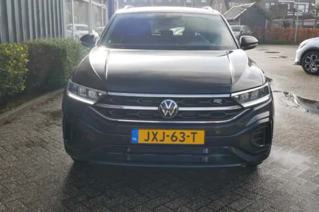 Volkswagen T-Roc (2023) thumbnail 2