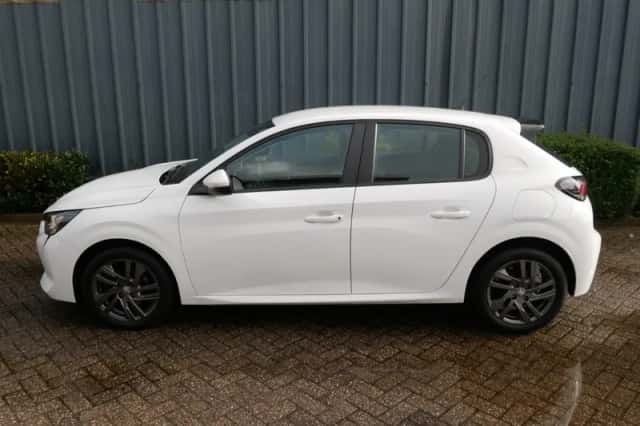 Peugeot 208 (2022) thumbnail 3