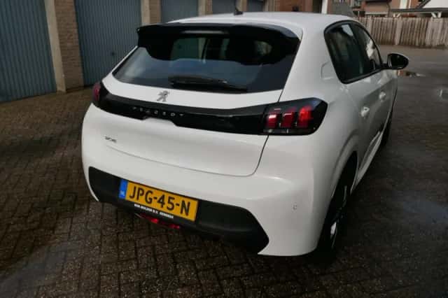 Peugeot 208 (2022) thumbnail 4