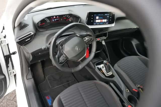 Peugeot 208 (2022) thumbnail 5