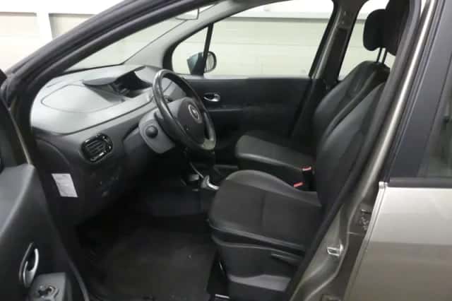 Renault Modus (2011) thumbnail 2