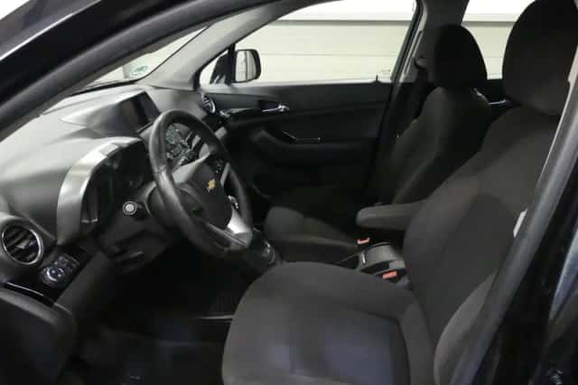 Chevrolet Orlando (2012) thumbnail 2
