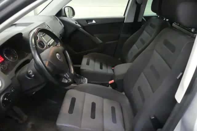 Volkswagen Tiguan (2008) thumbnail 2