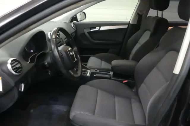 Audi A3 (2012) thumbnail 2
