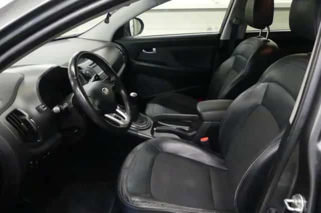 Kia Sportage (2010) thumbnail 2