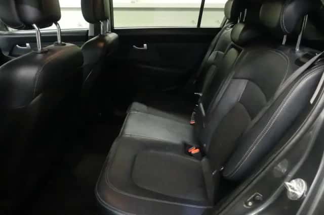 Kia Sportage (2010) thumbnail 4