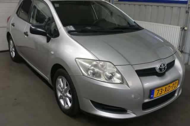 Toyota Auris (2007) thumbnail 3