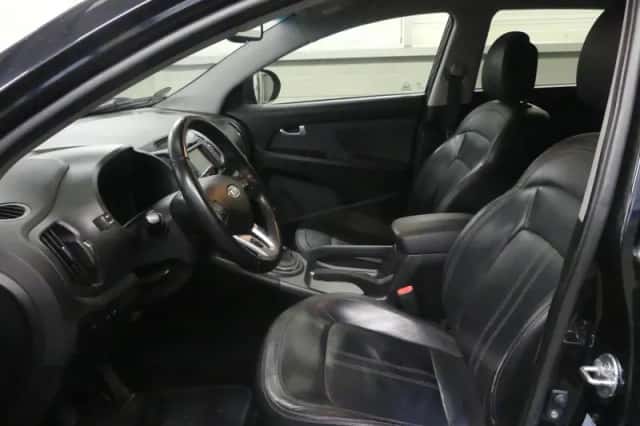 Kia Sportage (2010) thumbnail 2