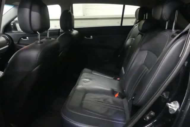 Kia Sportage (2010) thumbnail 4
