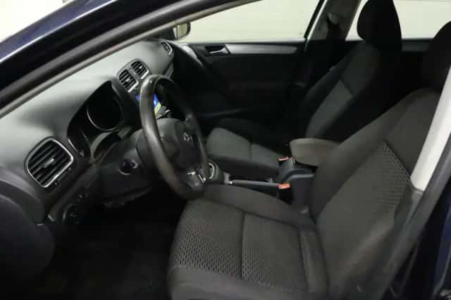 Volkswagen Golf (2009) thumbnail 2