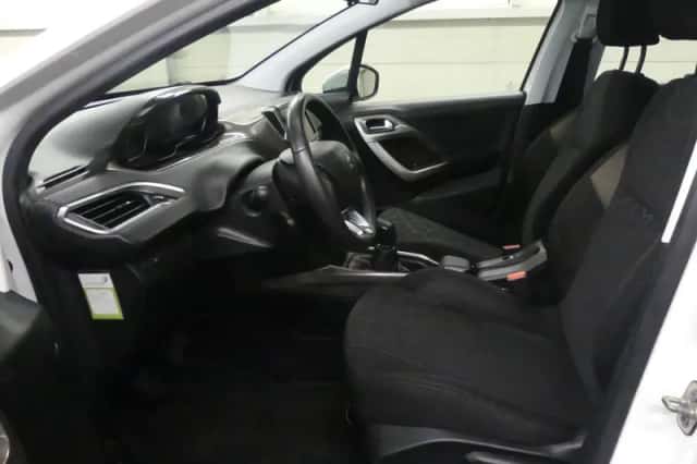 Peugeot 2008 (2014) thumbnail 2