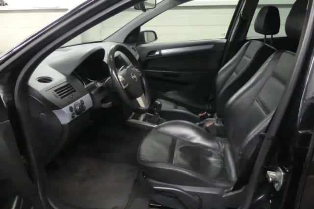 Opel Astra (2006) thumbnail 2