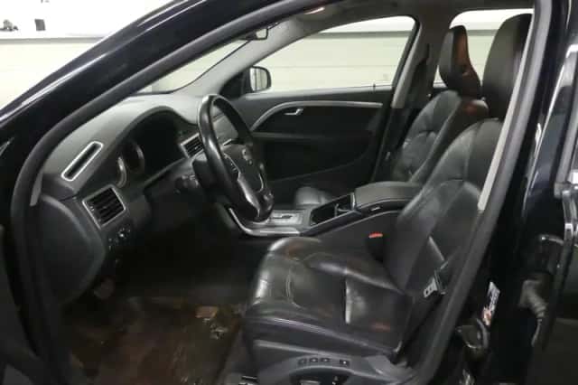 Volvo V70 (2011) thumbnail 2
