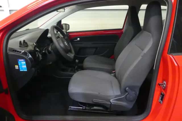Volkswagen Up! (2012) thumbnail 2