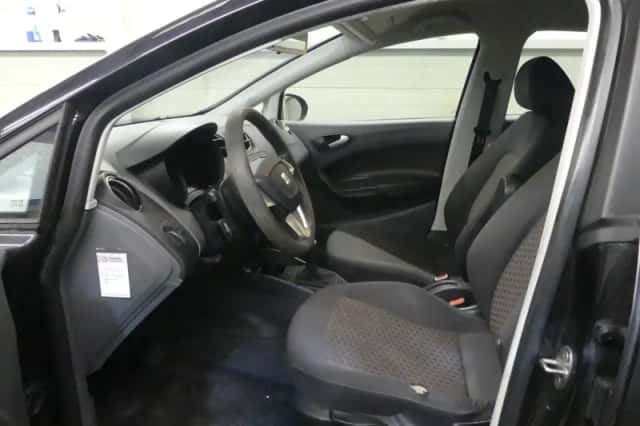 SEAT Ibiza (2010) thumbnail 2