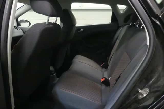 SEAT Ibiza (2010) thumbnail 4