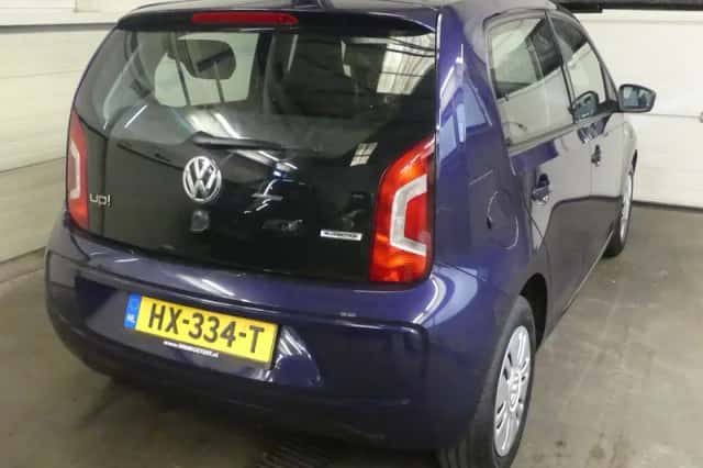 Volkswagen Up! (2016) thumbnail 6