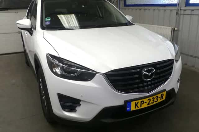 Mazda CX-5 (2016) thumbnail 3