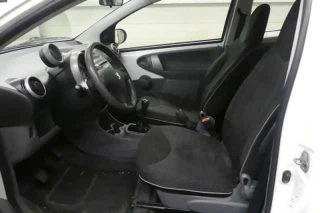 Peugeot 107 (2011) thumbnail 2