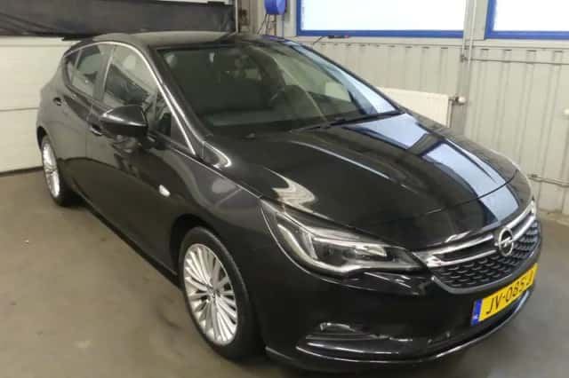 Opel Astra (2016) thumbnail 3