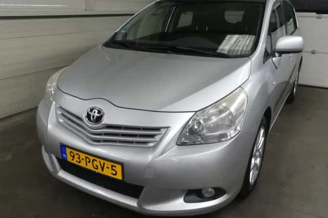 Toyota Verso (2011) thumbnail 1
