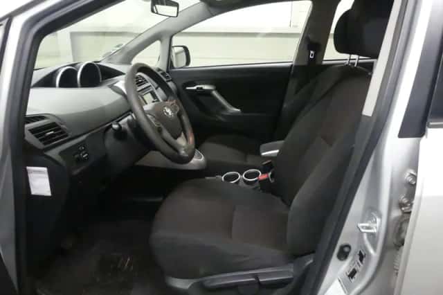 Toyota Verso (2011) thumbnail 2