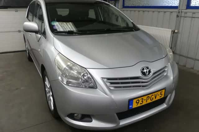 Toyota Verso (2011) thumbnail 3