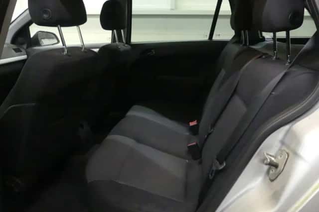 Opel Astra (2010) thumbnail 4
