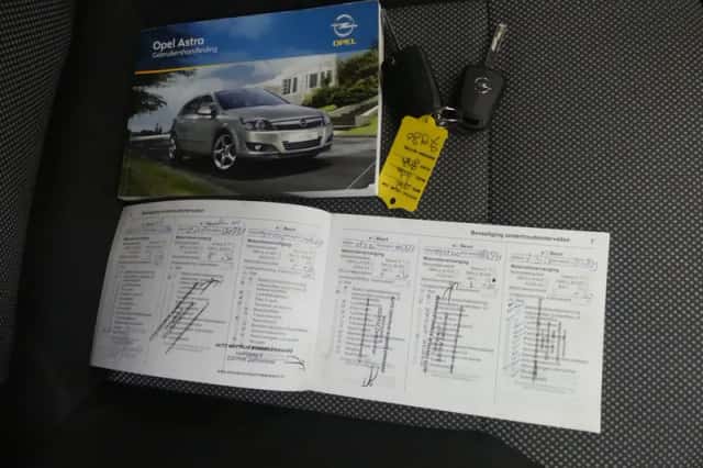 Opel Astra (2010) thumbnail 5