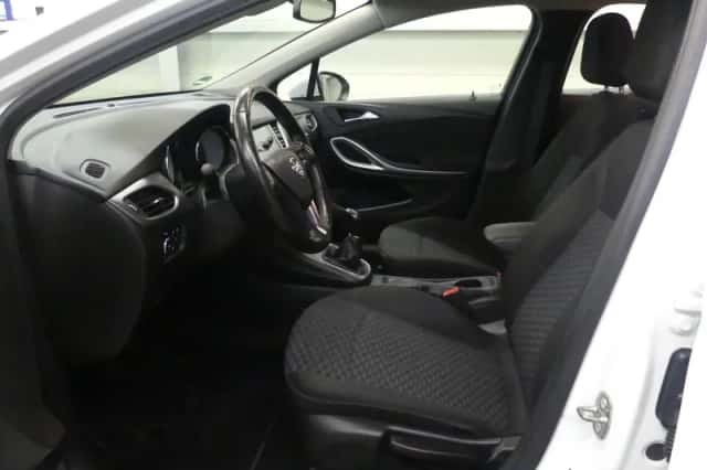 Opel Astra (2018) thumbnail 2