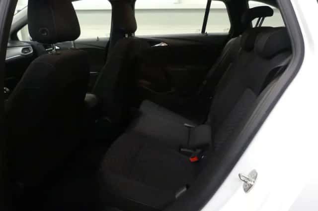 Opel Astra (2018) thumbnail 4