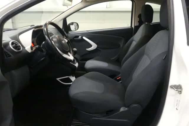 Ford Ka (2010) thumbnail 2