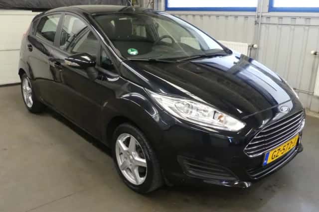 Ford Fiesta (2015) thumbnail 3