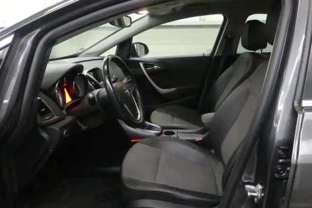 Opel Astra (2012) thumbnail 2