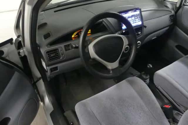 Suzuki Liana (2001) thumbnail 6