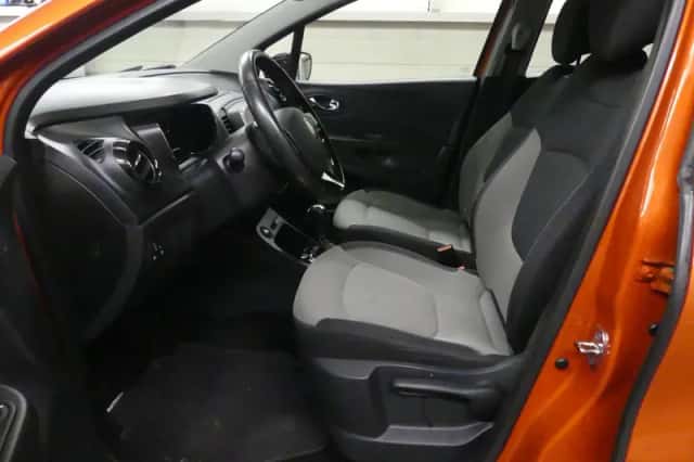 Renault Captur (2015) thumbnail 2