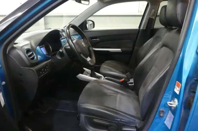 Suzuki Vitara (2015) thumbnail 2