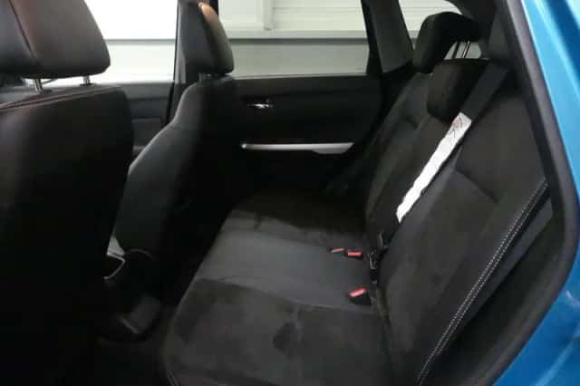 Suzuki Vitara (2015) thumbnail 4