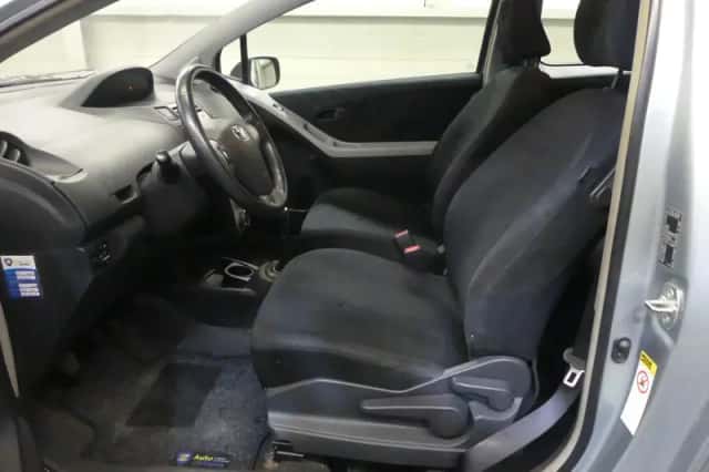 Toyota Yaris (2006) thumbnail 2