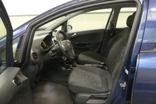 Opel Corsa (2011) thumbnail 2
