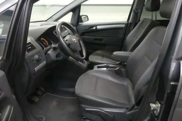 Opel Zafira (2009) thumbnail 2