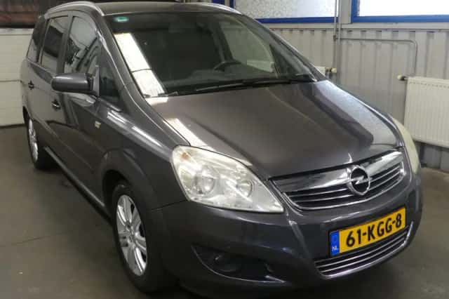 Opel Zafira (2009) thumbnail 3