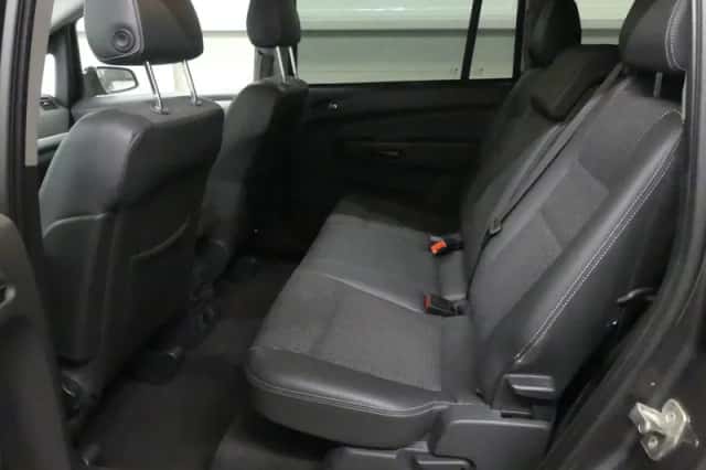Opel Zafira (2009) thumbnail 4