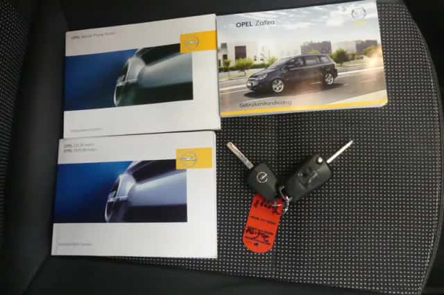 Opel Zafira (2009) thumbnail 5