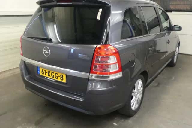 Opel Zafira (2009) thumbnail 6